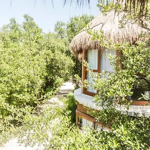 Hotel Mamasan Treehouses &, Tulum Pueblo